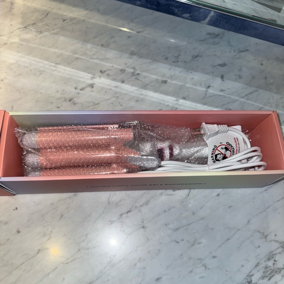 NWT INH Triple Barrel Hair Waver - Picture 2 of 5